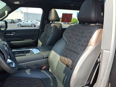 Used 2025 Nissan Armada Platinum AWD/4WD image 13