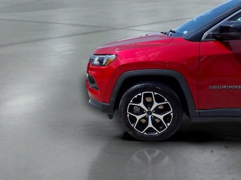 Used 2025 Jeep Compass Limited AWD/4WD image 19