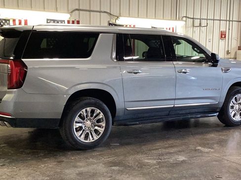 Used 2025 GMC Yukon XL Denali AWD/4WD image 17