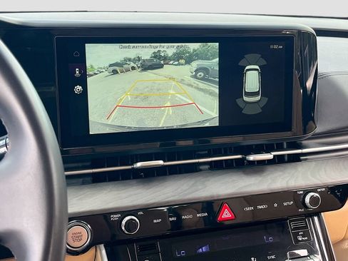 Used 2024 Kia Carnival EX FWD image 14