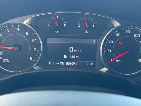 Used 2024 GMC Terrain SLT image 29