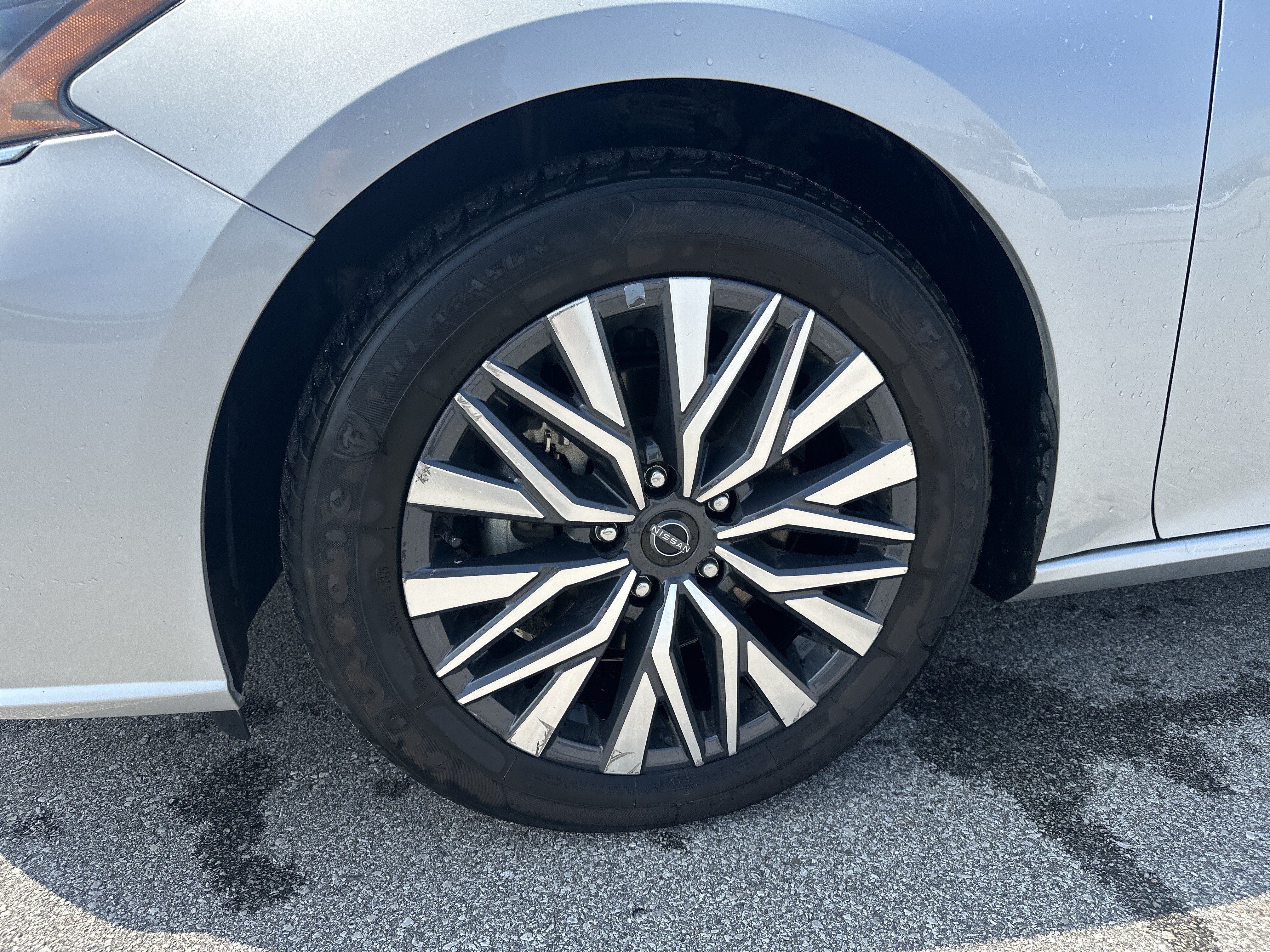 Used 2024 Nissan Altima 2.5 SV w/ SV Premium Package FWD image 8