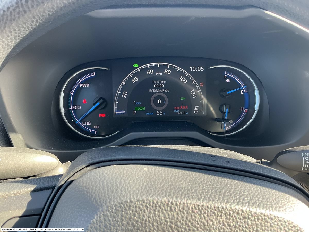 Used 2025 Toyota RAV4 XLE AWD/4WD image 12