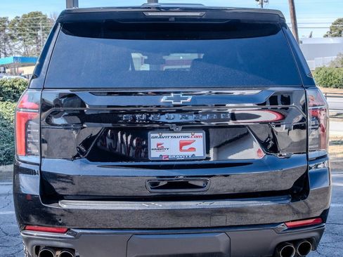 Used 2025 Chevrolet Suburban Z71 image 24