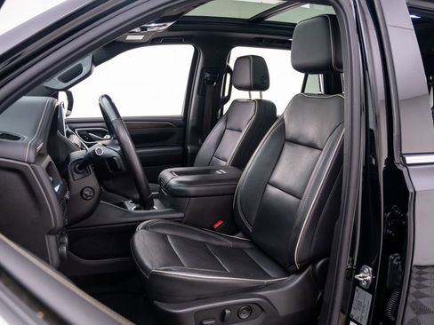 Used 2021 Chevrolet Tahoe Premier w/ Premium Package AWD/4WD image 16