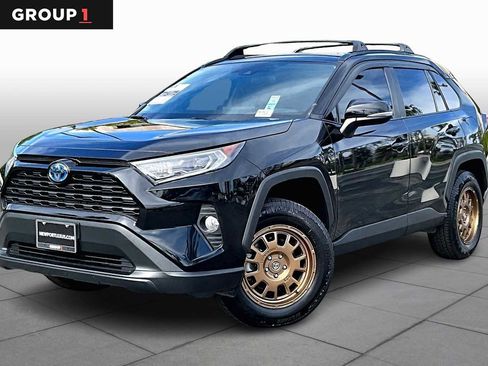 Used 2021 Toyota RAV4 XLE Premium image 1