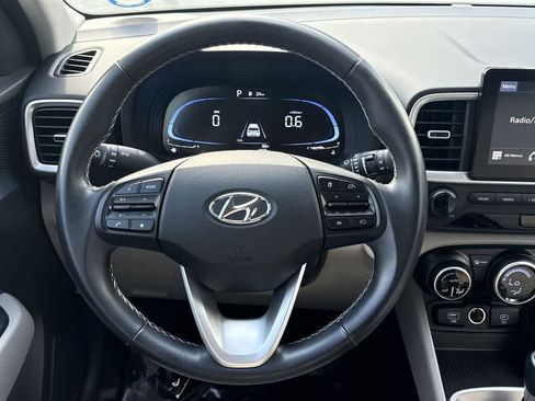 Used 2024 Hyundai Venue SEL FWD image 15