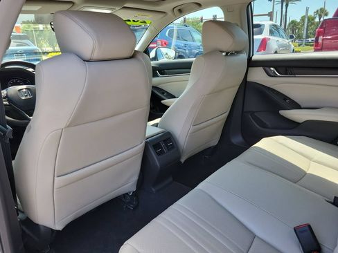 Used 2020 Honda Accord Touring image 11