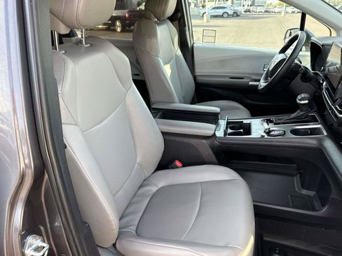 Used 2025 Toyota Sienna XLE w/ XLE Plus Package AWD/4WD image 20