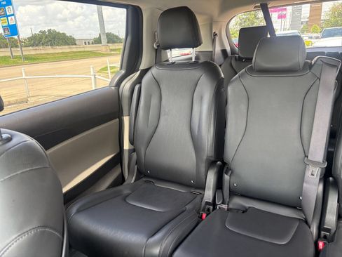 Used 2026 Kia Carnival FWD image 42