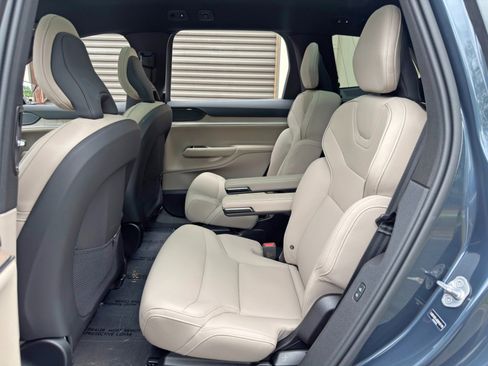 Used 2025 Volvo EX90 Ultra AWD/4WD image 41
