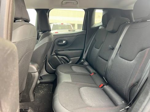 Used 2022 Jeep Renegade Trailhawk AWD/4WD image 5