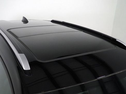 Used 2023 Chevrolet Bolt EUV Premier w/ Sun & Sound Package image 4