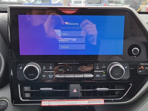 New 2026 Toyota Highlander XLE image 14