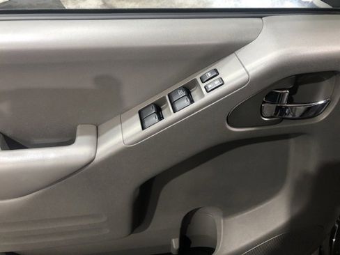 Used 2020 Nissan Frontier SV image 13