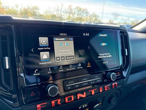 Used 2025 Nissan Frontier Pro-X image 12