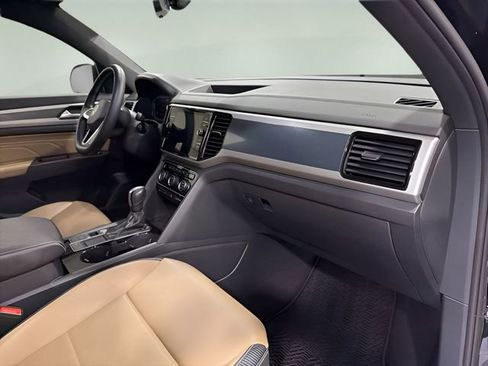 Used 2023 Volkswagen Atlas Cross Sport SE w/ Black Wheel Package image 13