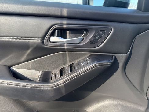 Used 2024 Nissan Rogue SL w/ SL Premium Package image 19