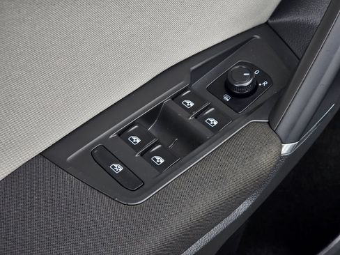 Used 2018 Volkswagen Tiguan S FWD image 20