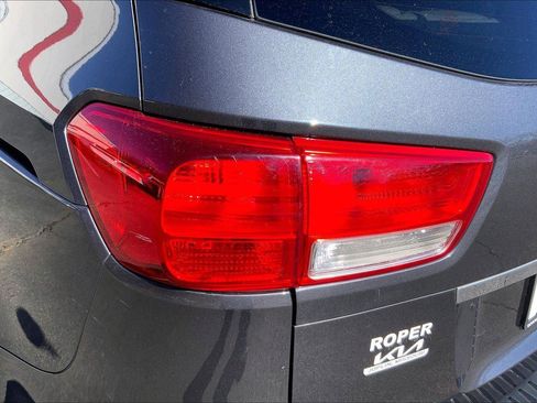 Used 2017 Kia Sedona EX image 26