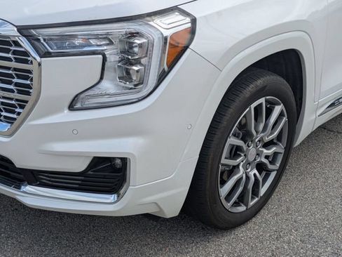 Used 2022 GMC Terrain Denali w/ Denali Premium Package AWD/4WD image 9
