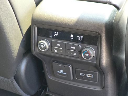 Used 2023 GMC Acadia Denali w/ Denali Technology Package FWD image 17