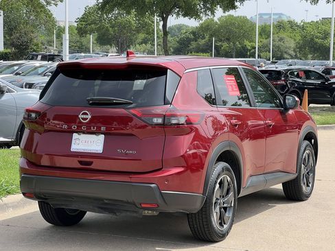 Used 2024 Nissan Rogue SV AWD/4WD image 4