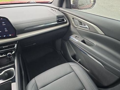 Used 2025 Chevrolet Traverse LT w/ LPO, Floor Liner Package FWD image 11