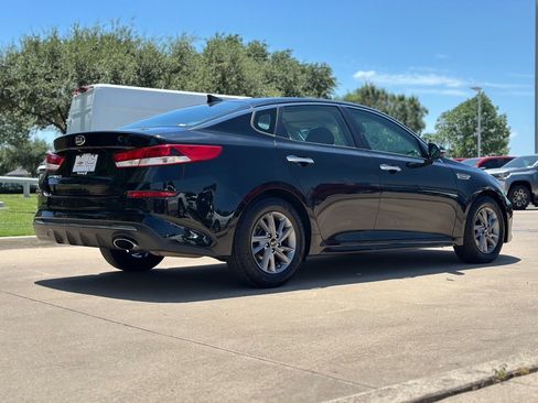 Used 2020 Kia Optima LX image 2