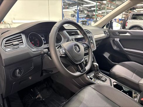 Used 2021 Volkswagen Tiguan SE w/ Panoramic Sunroof Package FWD image 20