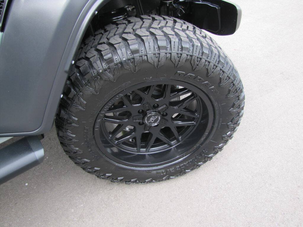 Used 2023 Jeep Gladiator Sport AWD/4WD image 33
