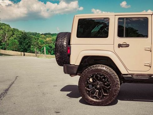 Used 2016 Jeep Wrangler Unlimited Rubicon w/ Connectivity Group AWD/4WD image 7