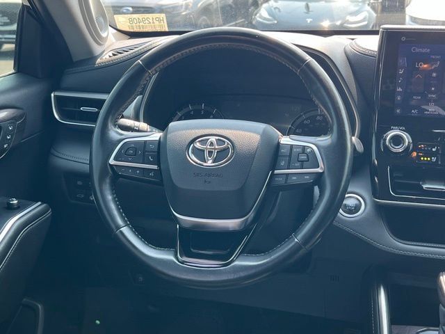 Used 2020 Toyota Highlander Platinum AWD/4WD image 14