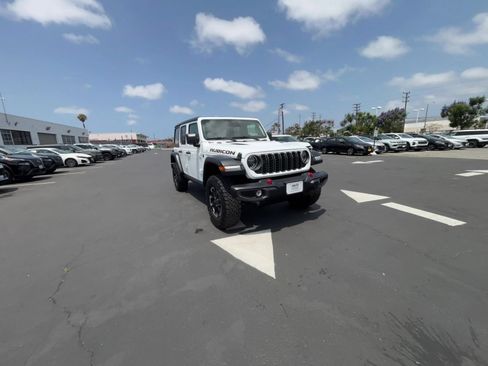 Used 2025 Jeep Wrangler Unlimited Rubicon AWD/4WD image 16