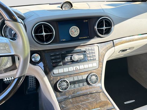 Used 2013 Mercedes-Benz SL 550 image 25