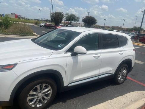 Used 2019 Hyundai Santa Fe SE FWD image 2