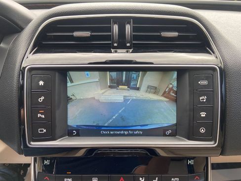 Used 2017 Jaguar XE Prestige RWD image 16