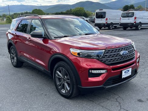 Used 2021 Ford Explorer XLT w/ Equipment Group 202A AWD/4WD image 3