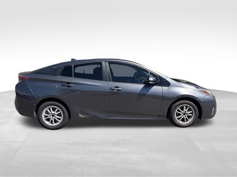 Used 2018 Toyota Prius Three FWD image 8