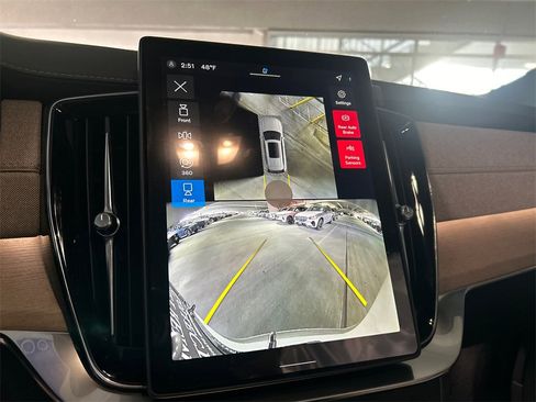 New 2026 Volvo XC90 B6 Plus w/ Protection Package Premier image 16