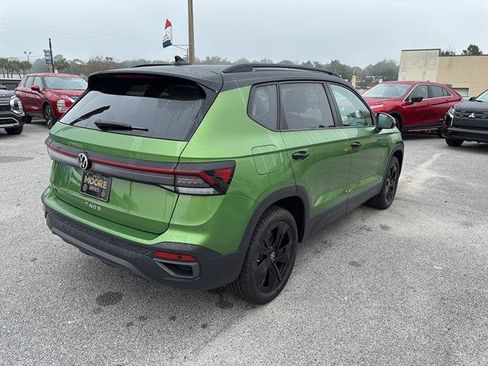 New 2026 Volkswagen Taos SE image 6