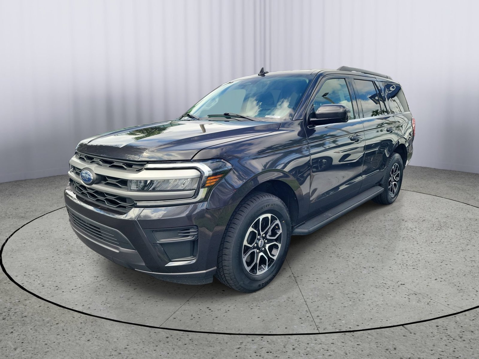Used 2024 Ford Expedition XLT RWD image 5