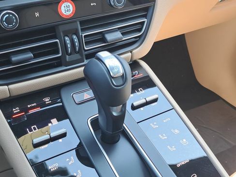 Certified 2026 Porsche Macan image 34