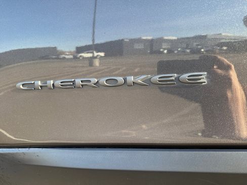 Used 2021 Jeep Cherokee Trailhawk w/ Technology Group image 23