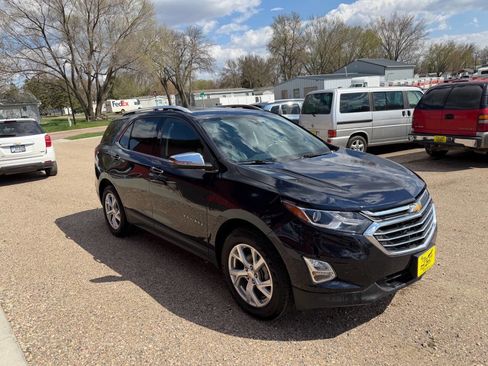 Used 2021 Chevrolet Equinox Premier AWD/4WD image 4