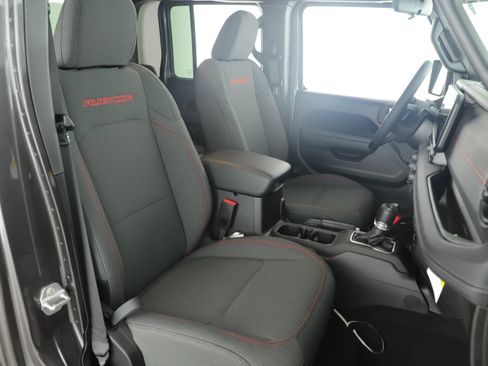 New 2025 Jeep Gladiator Rubicon w/ Safety Group image 25