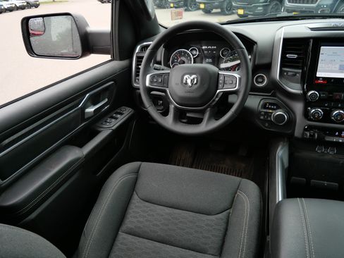 Used 2025 RAM 1500 Big Horn AWD/4WD image 9