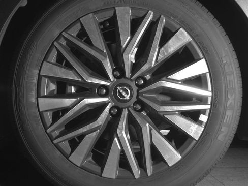 Used 2025 Nissan Altima 2.5 SV image 12