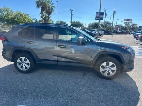 Used 2020 Toyota RAV4 LE FWD image 4
