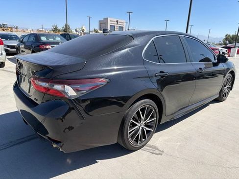 Used 2021 Toyota Camry SE FWD image 2